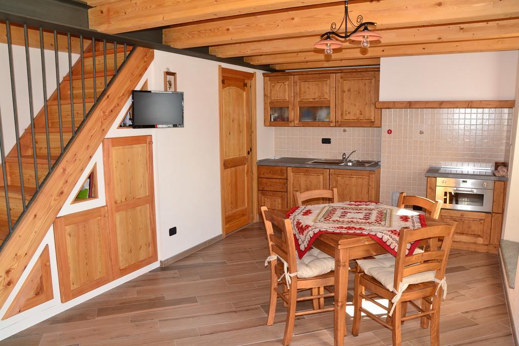 Apartmán Lo Coppa Fen Aosta Pokoj fotografie