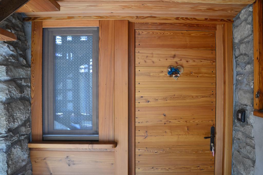 Apartmán Lo Coppa Fen Aosta Pokoj fotografie