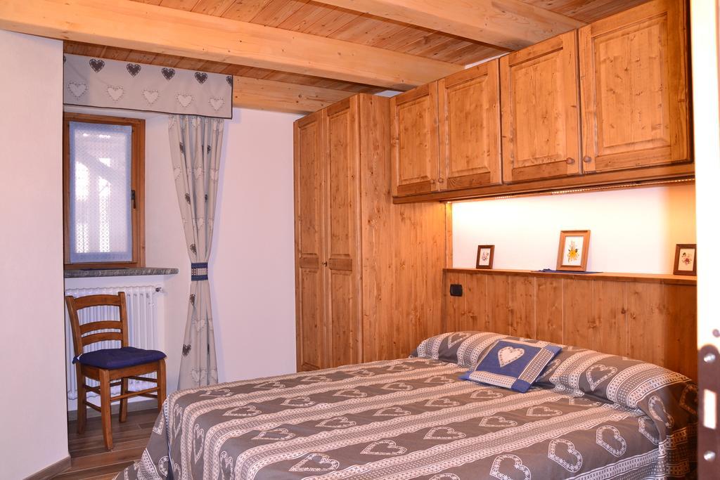 Apartmán Lo Coppa Fen Aosta Pokoj fotografie