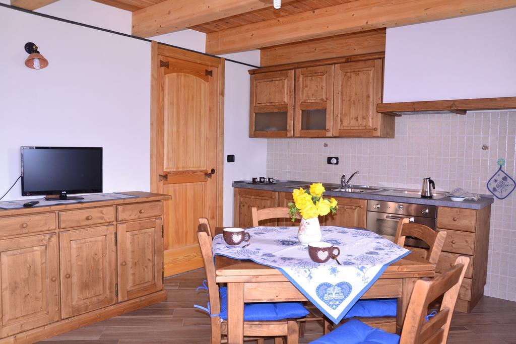 Apartmán Lo Coppa Fen Aosta Pokoj fotografie