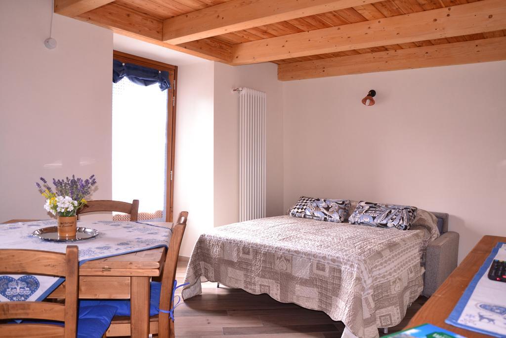 Apartmán Lo Coppa Fen Aosta Pokoj fotografie